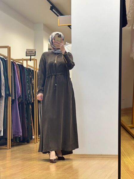 MissDalida Yakası Fermuarlı Beli Büzgülü Elbise 25Y-4011