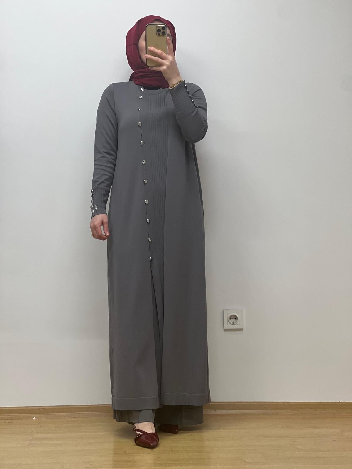 MissDalida Yuvarlak Yaka Düğmeli Uzun Triko Hırka 25Y-9020