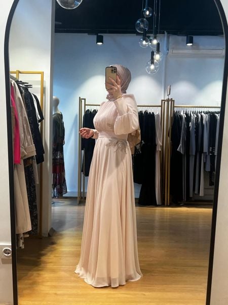 Jamıla Sarah Özü Büzgülü Balon Kollu Aplikli Şifon Elbise SS24-3026