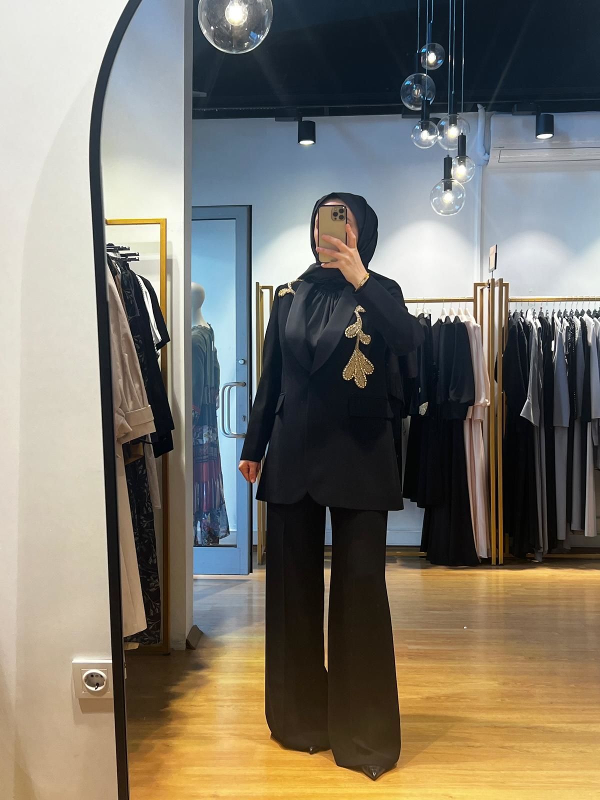 Jamıla Sarah Bedeni Mat Yakası Parlak Gold Aplikeli Takım SS24-9012